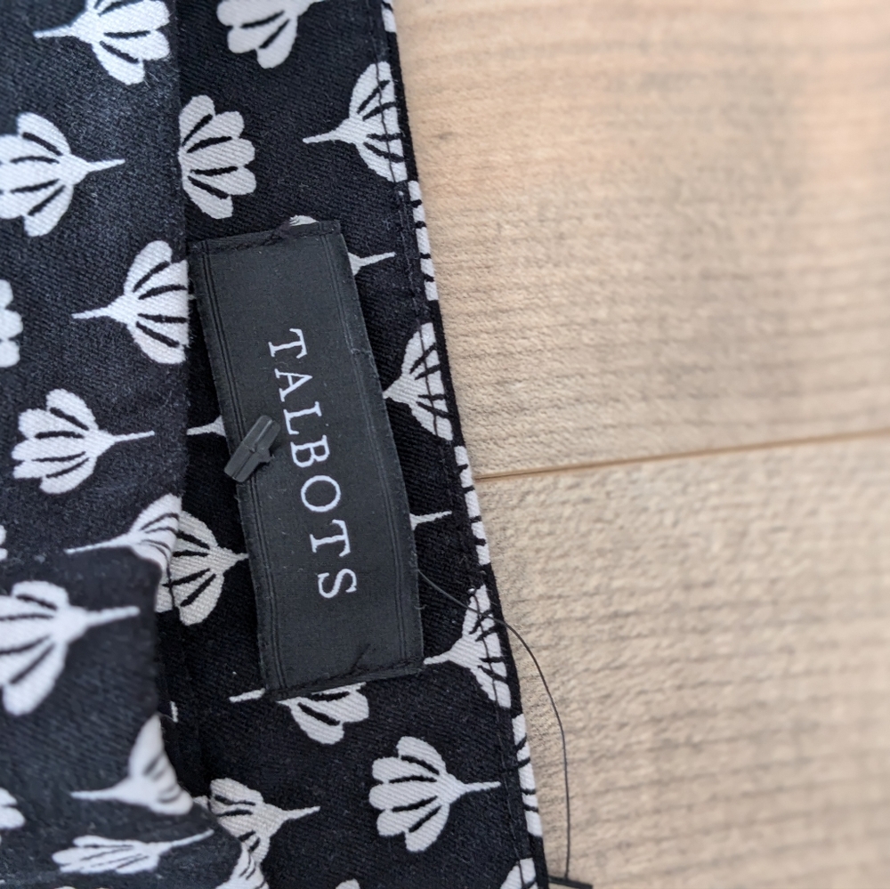 Talbots Chatham Scallop-hem Crops - Picture 5 of 8